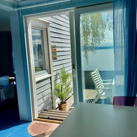With Private And Fjord View Perfect For Coolcation And Calmcation Сasa de vacaciones Ertlia